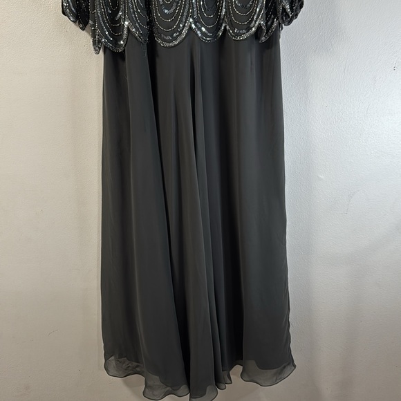 J Kara Plus Size 3/4 Sleeve w/ Scallop Beaded Pop Over Gown size 20W Gray #402 - Picture 8 of 9